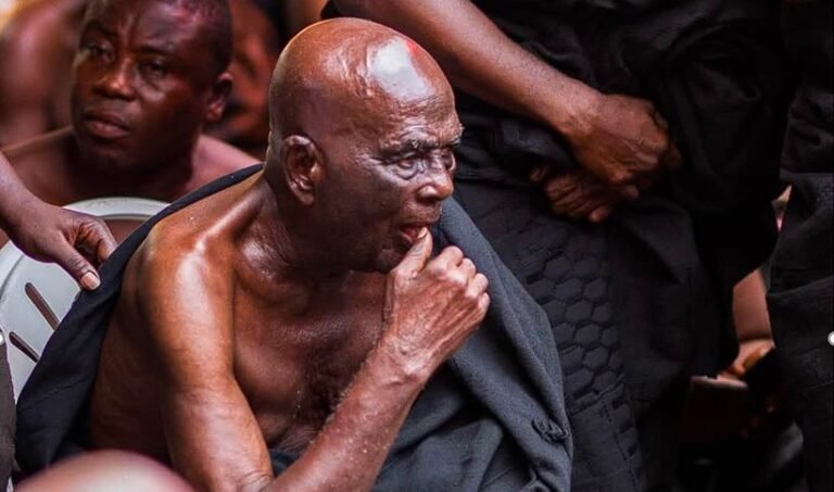 Asantehene destools Kenyase II manhene